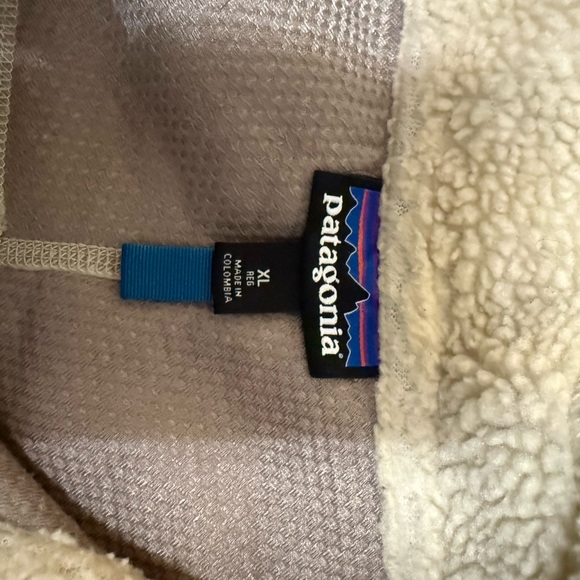 Patagonia Cream and Black Fleece Vest - Picture 2 of 4